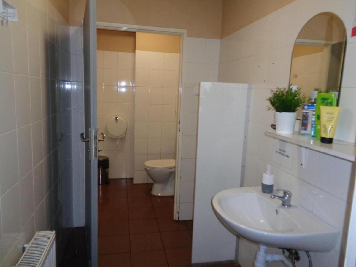 Go Hostel Rewolucji Лодзь Экстерьер фото