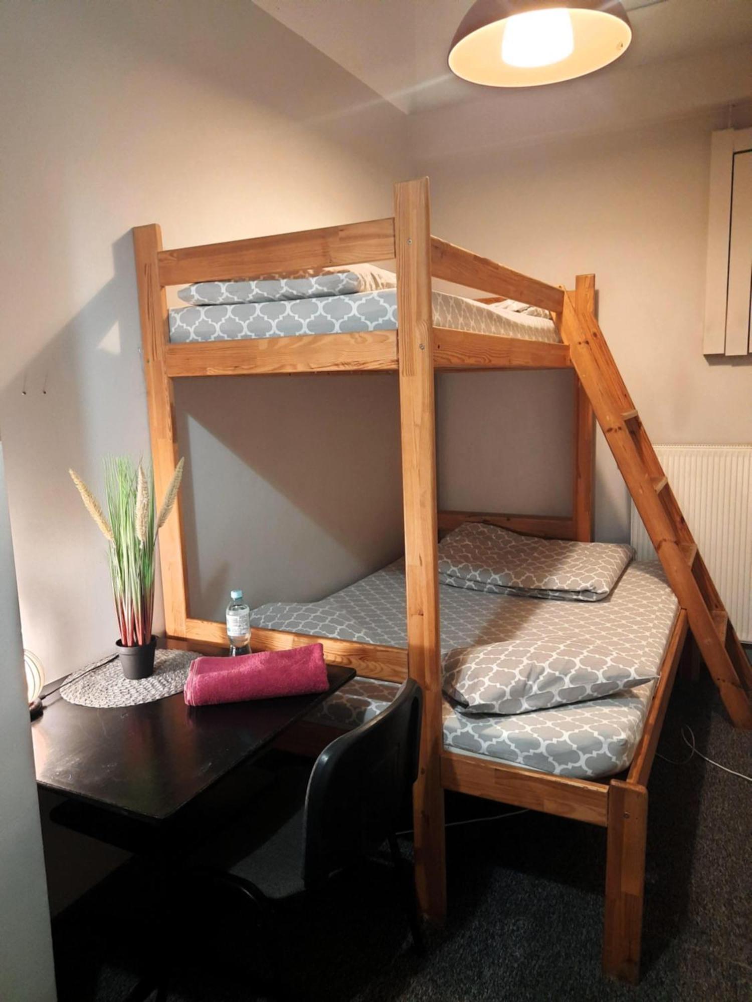 Go Hostel Rewolucji Лодзь Экстерьер фото