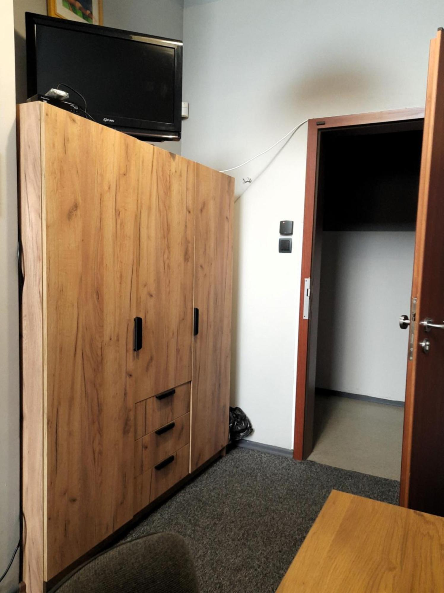 Go Hostel Rewolucji Лодзь Экстерьер фото