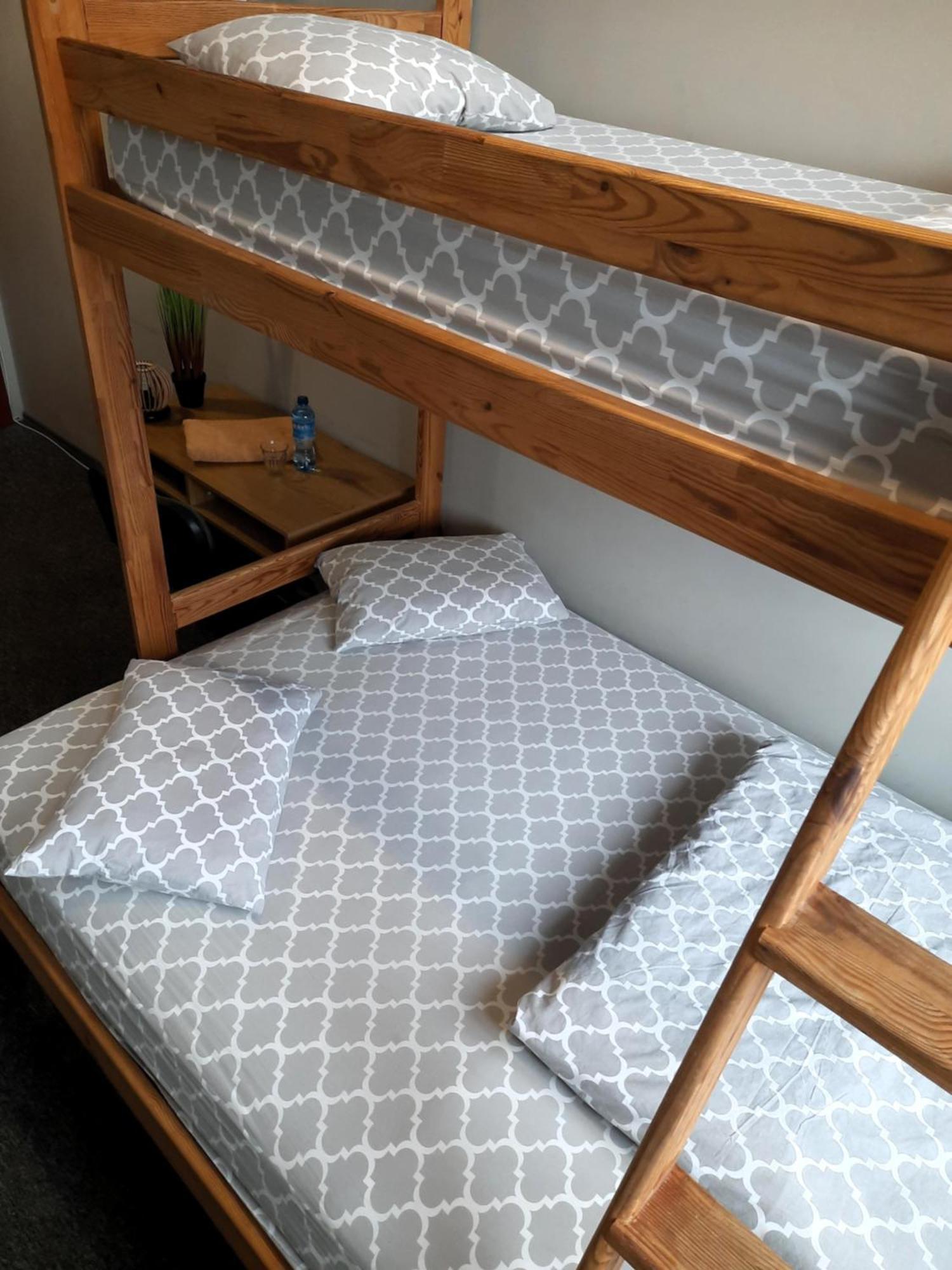 Go Hostel Rewolucji Лодзь Экстерьер фото