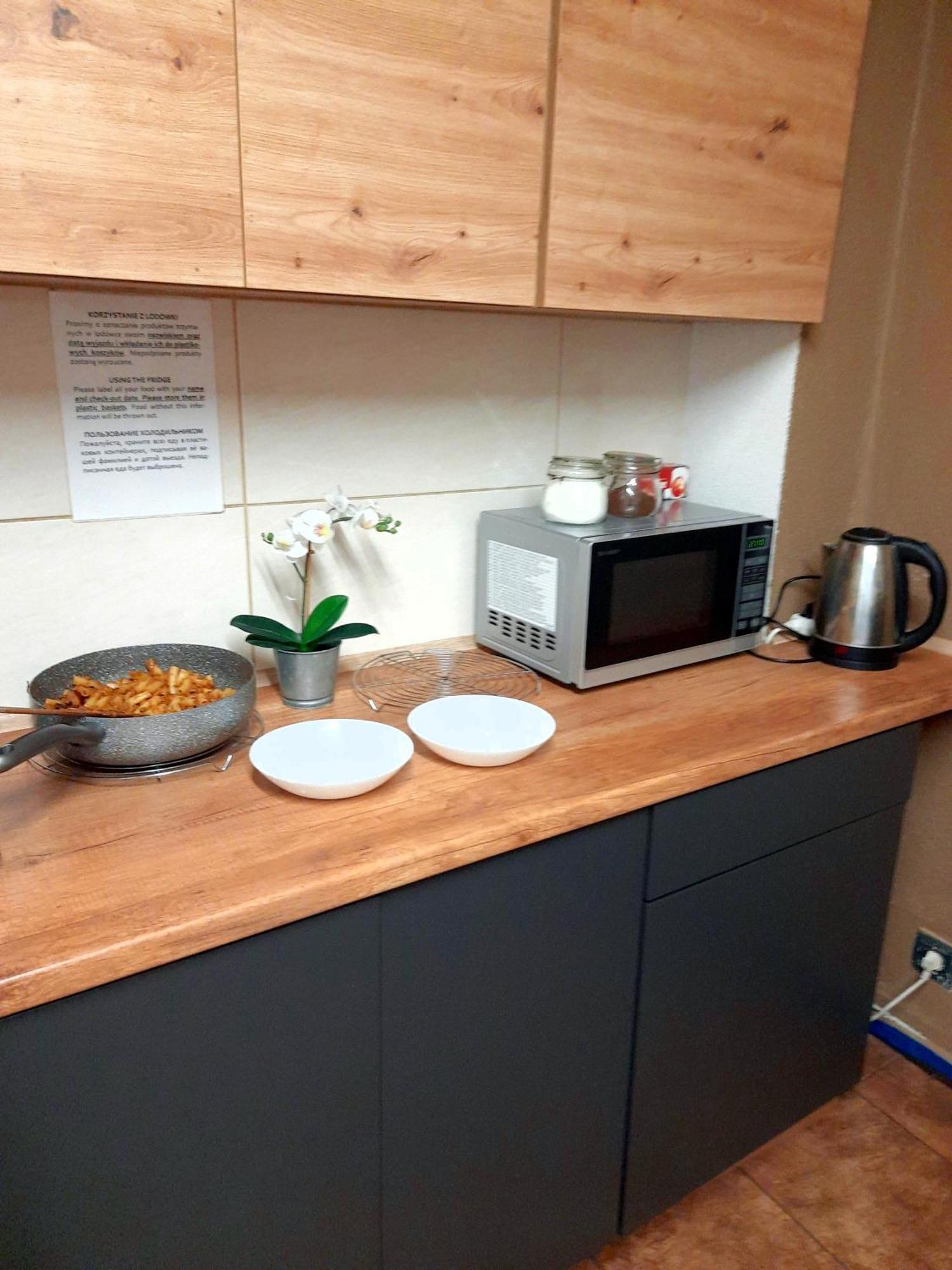 Go Hostel Rewolucji Лодзь Экстерьер фото