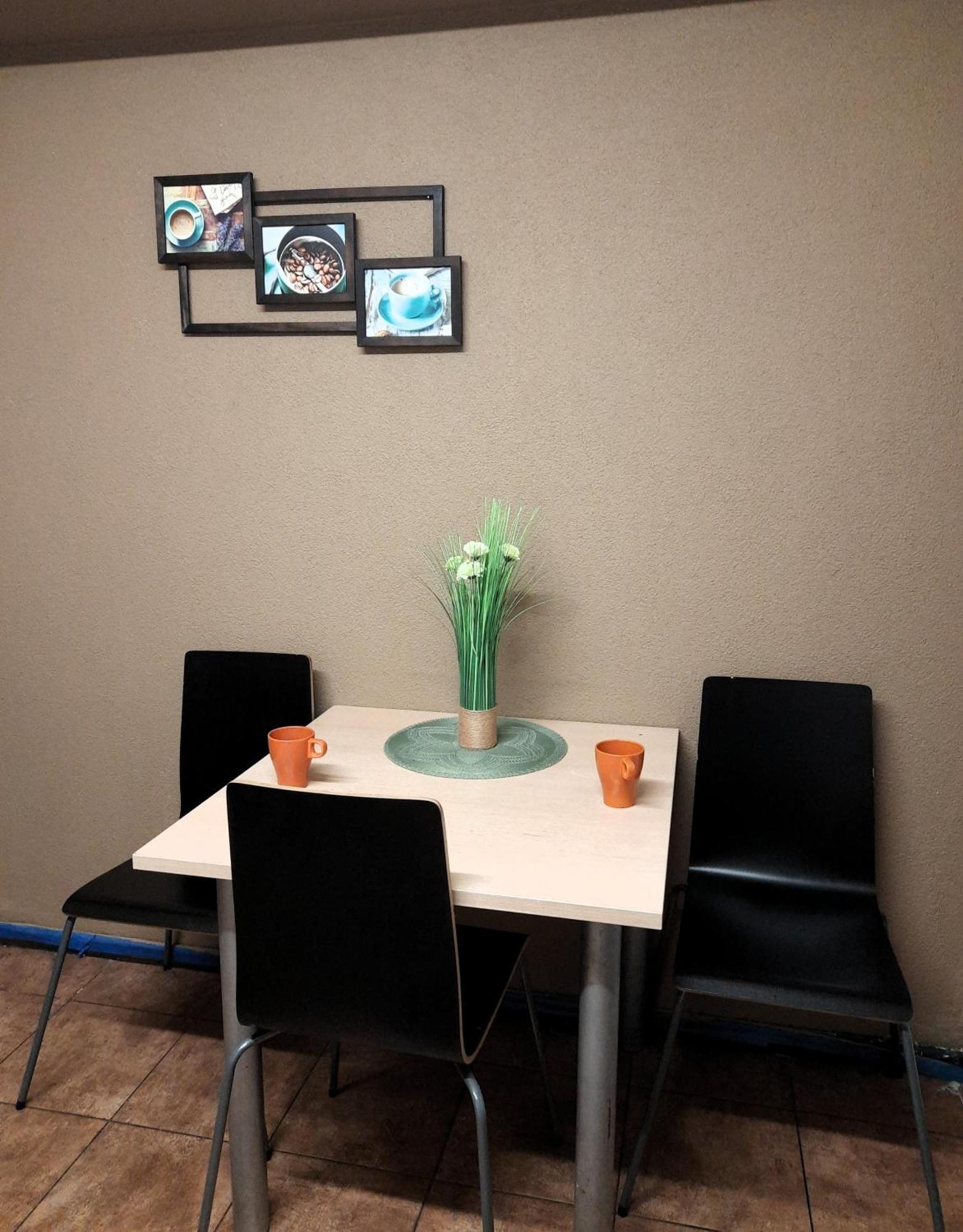Go Hostel Rewolucji Лодзь Экстерьер фото