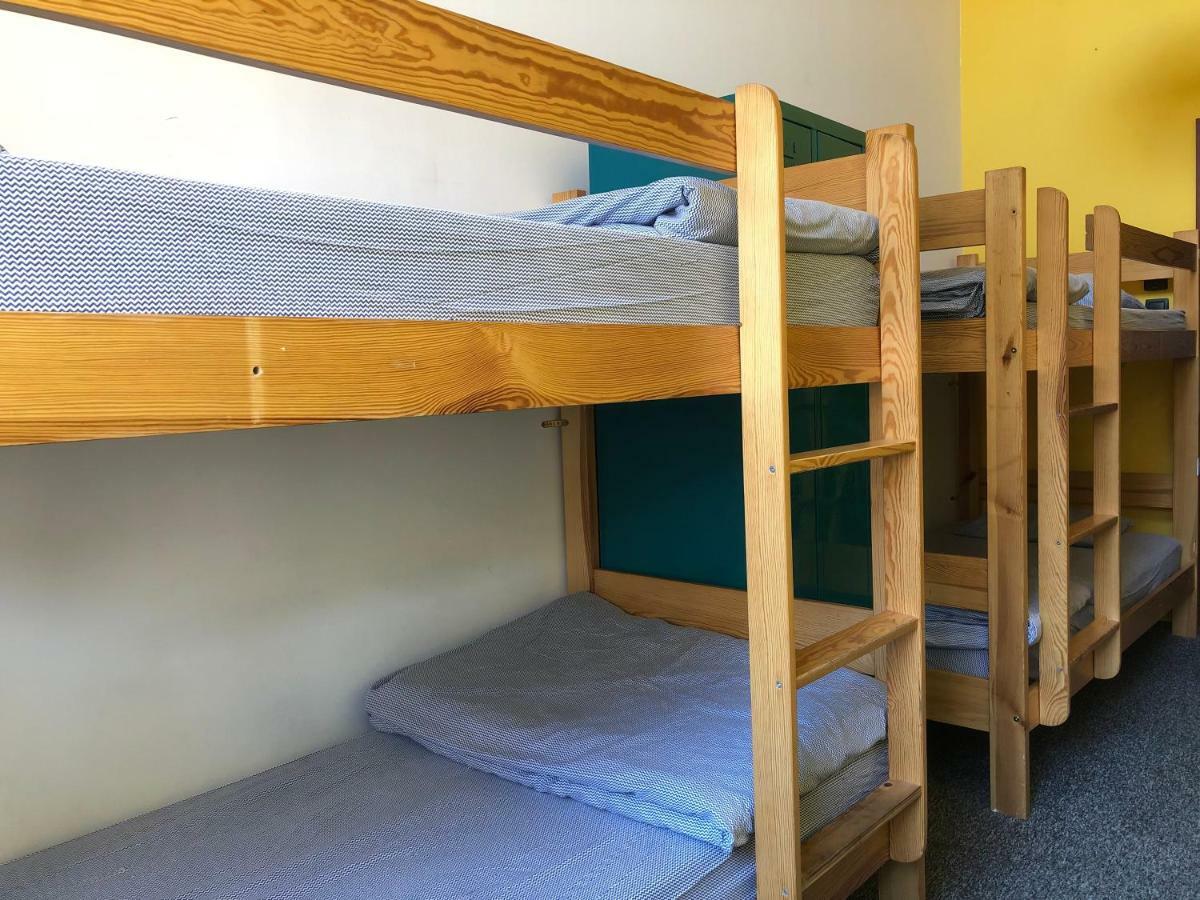 Go Hostel Rewolucji Лодзь Экстерьер фото