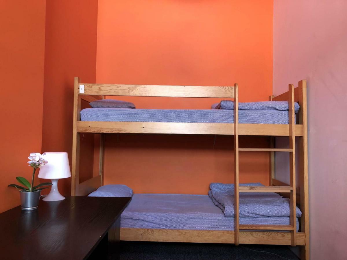 Go Hostel Rewolucji Лодзь Экстерьер фото