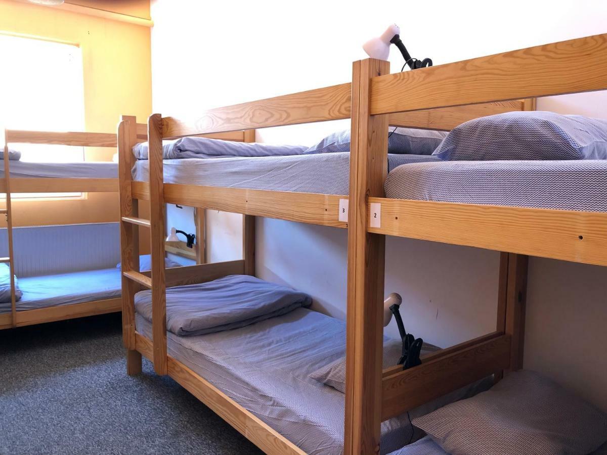 Go Hostel Rewolucji Лодзь Экстерьер фото